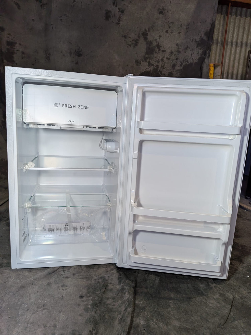 Hisense 124L Bar Fridge HRBF126B (Black)