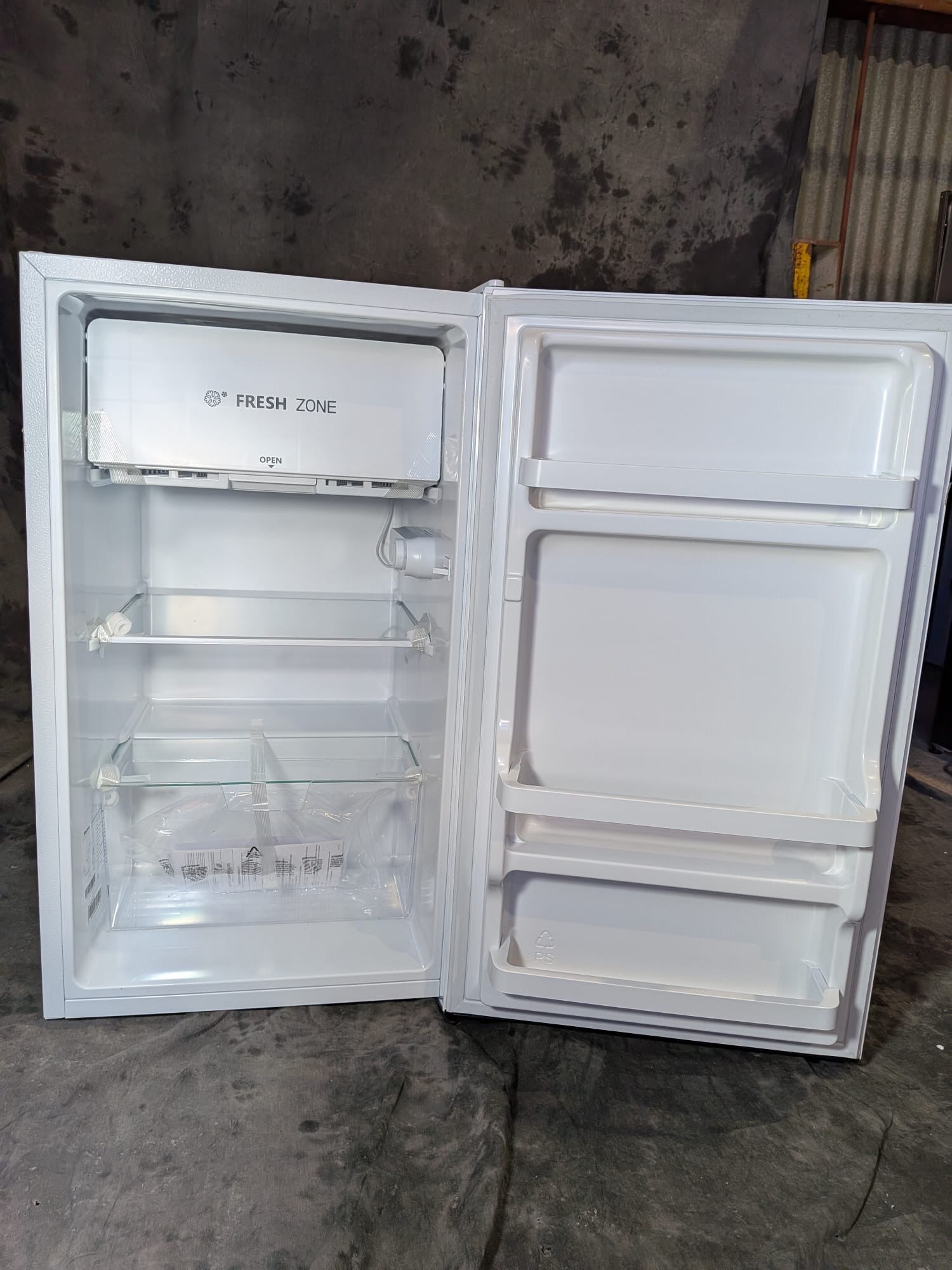 Hisense 124L Bar Fridge HRBF126B (Black)