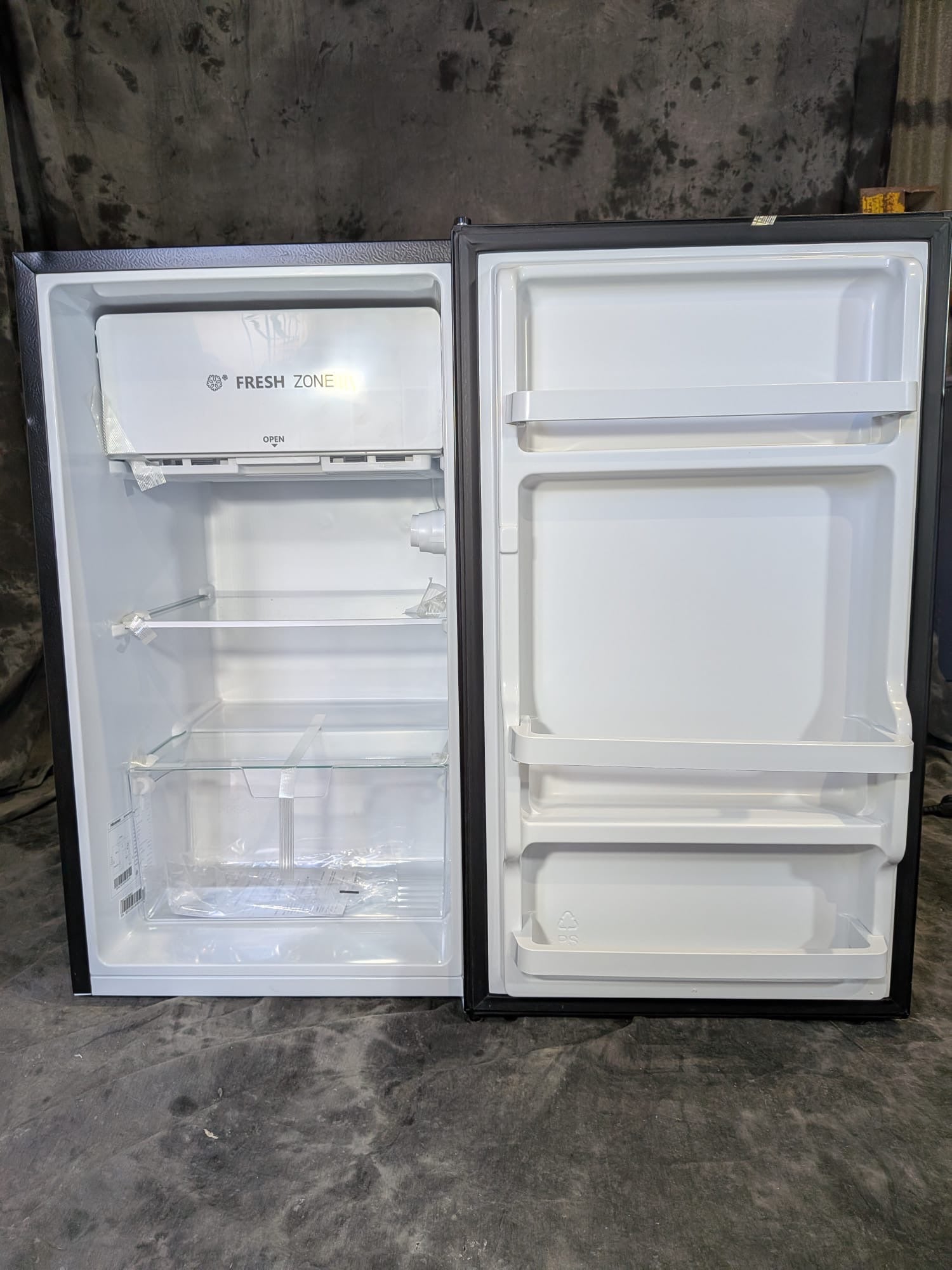 Hisense 124L Bar Fridge HRBF126B (Black)