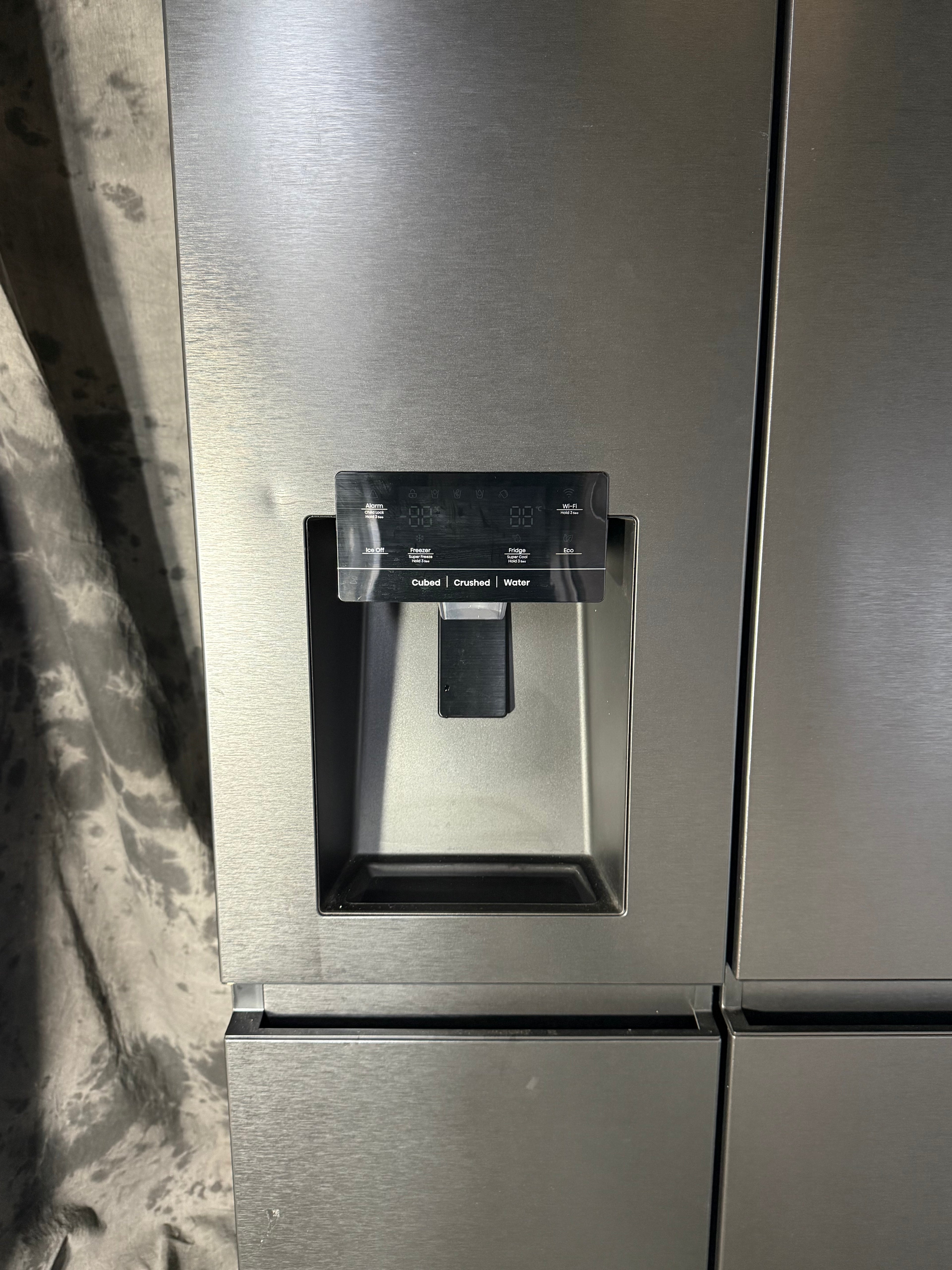 Hisense 632L Side by Side Refrigerator HRSBS633BW