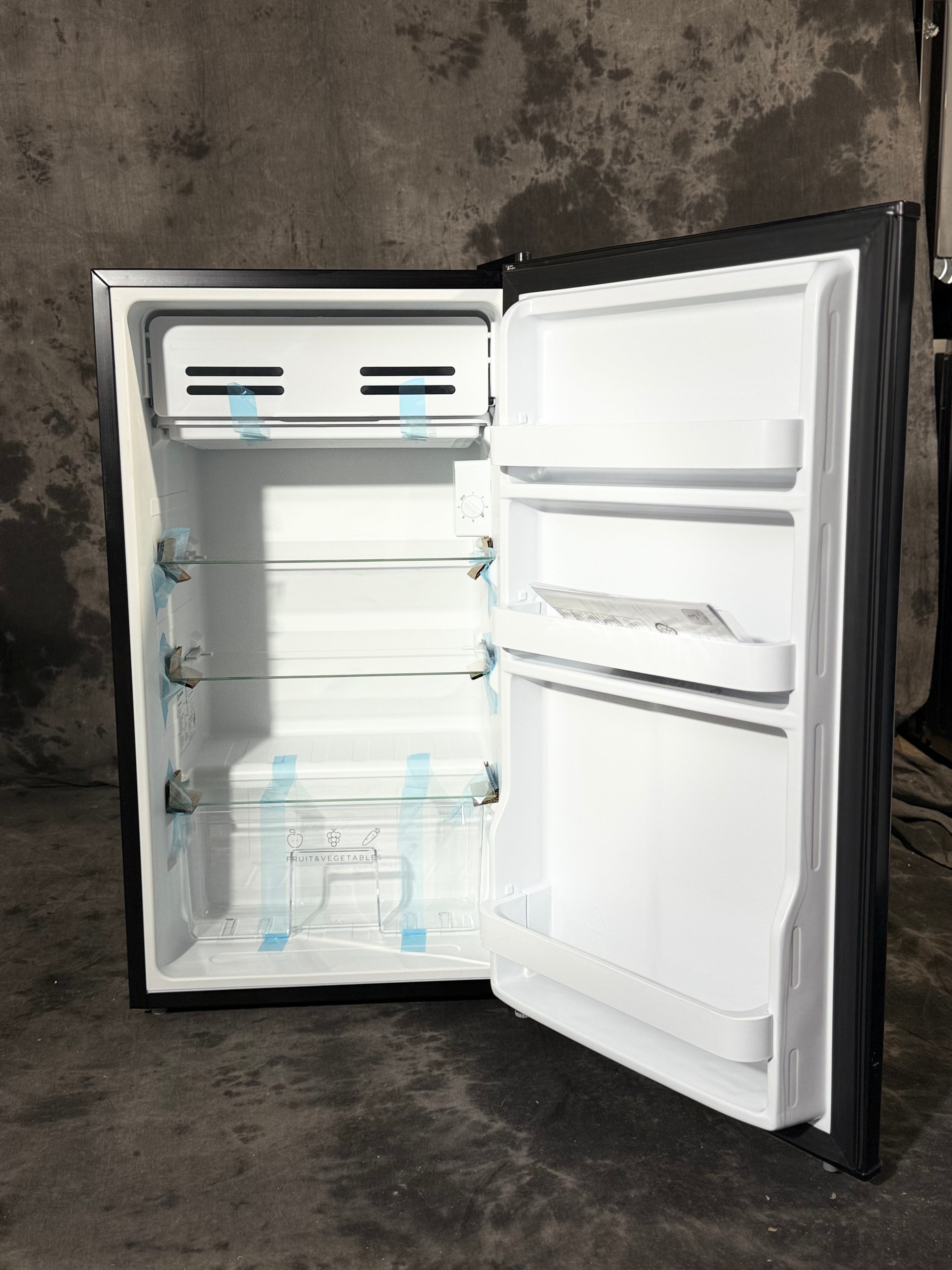 Stirling 93L Bar Fridge SBF93B