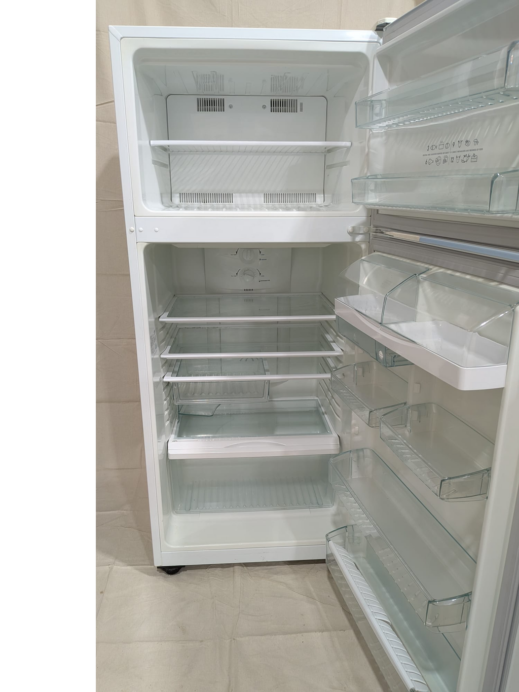 Westinghouse 416L Top Mount Refrigerator RF422V