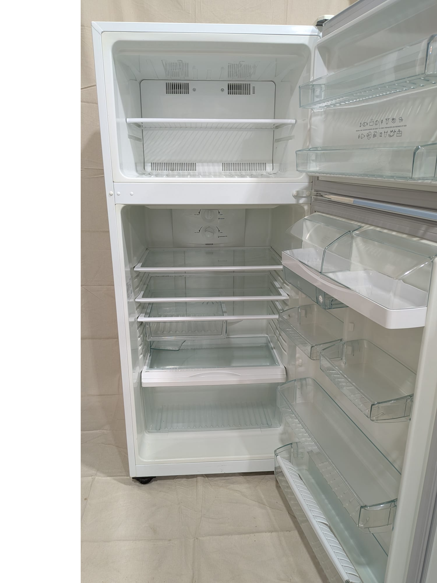 Westinghouse 416L Top Mount Refrigerator RF422V