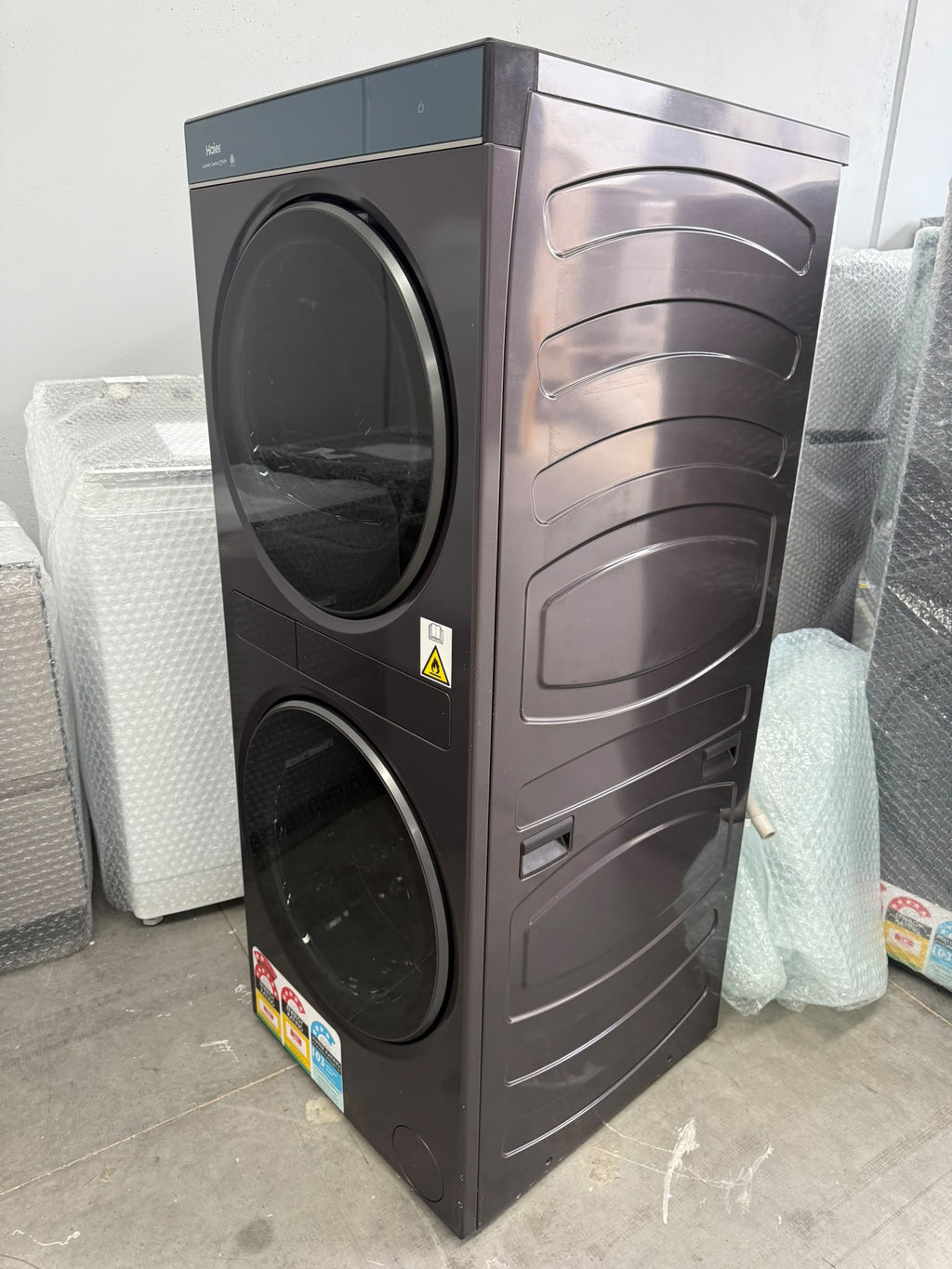 Haier 600 Series Laundry Centre – 12kg Washer + 9kg Heat Pump Dryer, Dark
